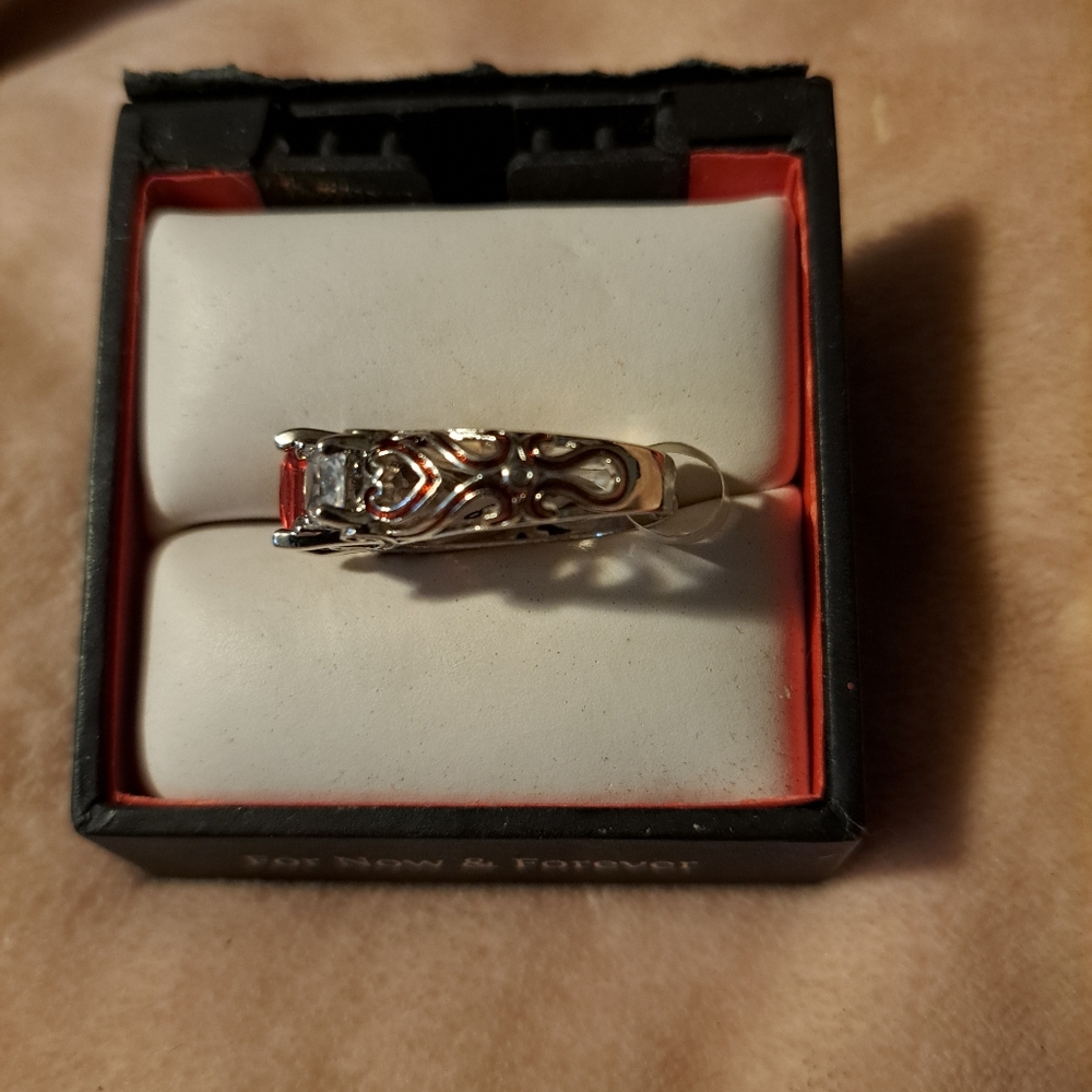 Heart ring size8 - Picture 2 of 3